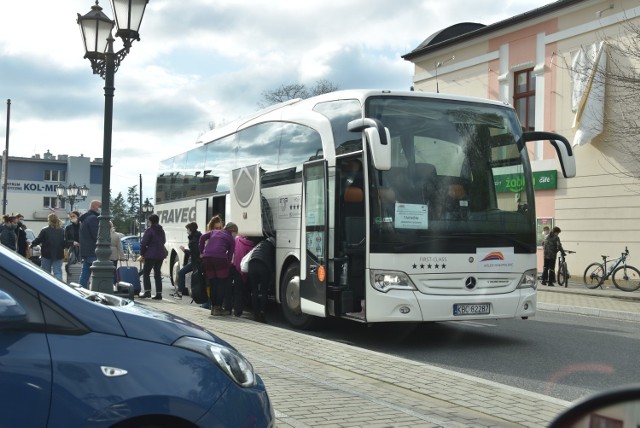 Przez ponad miesiąc na trasie z Tarnowa do Muszyny i Krynicy zamiast pociągów jeździła zastępcza komunikacja autobusowa