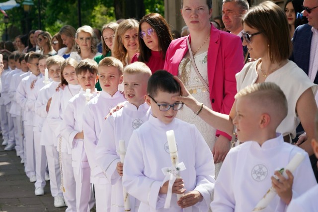 Dzieci ze Szkoły Podstawowej numer 1 w Olkuszu przystąpiły do pierwszej komunii