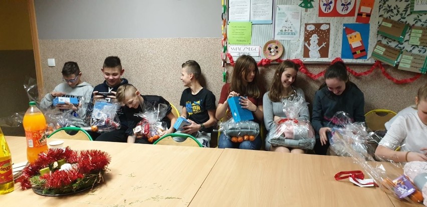 Myśliwi z Kałkowa pod Nysą pojechali do domu dziecka z świątecznymi paczkami