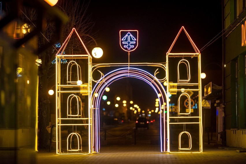 Tegoroczna świąteczna iluminacja w Jędrzejowie robi...