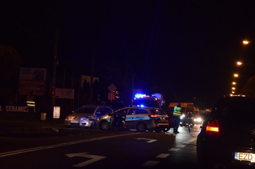 Wypadek na skrzyżowaniu Łaskiej i Ceramcznej w Zduńskiej Woli [zdjęcia]