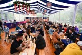 W Warszawie stanął ogromny namiot. Ruszył oficjalny Oktoberfest w Elektrowni Powiśle. Tak wygląda święto piwa w stolicy