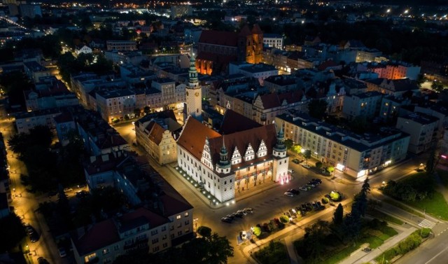 Dzwony brzeskiego ratusza ponownie zabiły.