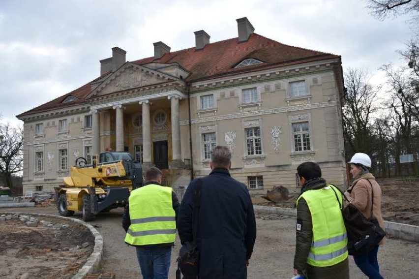 Pałac Lipskich w Lewkowie pięknieje! Będzie gotowy w 2021 roku [ZDJĘCIA + WIDEO]