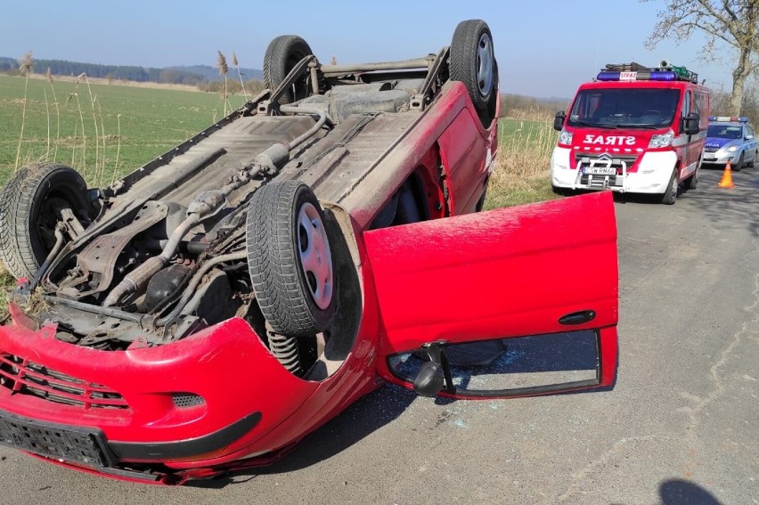 Kierowca osobowego daewoo, który dachował 23 marca w...