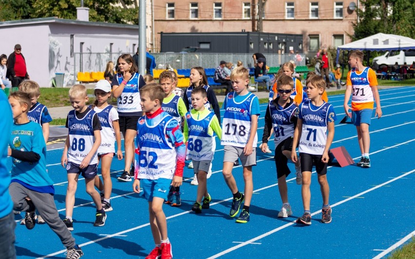 Dziesiątki młodych sportowców w zawodach „Biathlon Dla Każdego” w Mieroszowie! Zdjęcia
