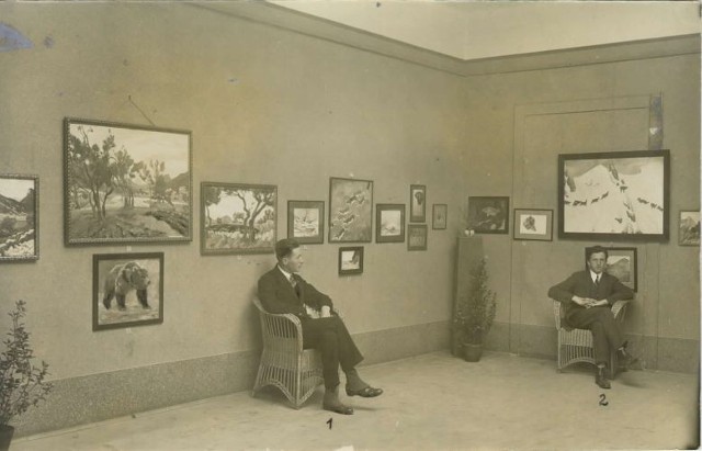Źródło: http://commons.wikimedia.org/wiki/File:Bo%C5%BEidar_Jakac_and_Josip_Gorup_art_exhibition_1926.jpg