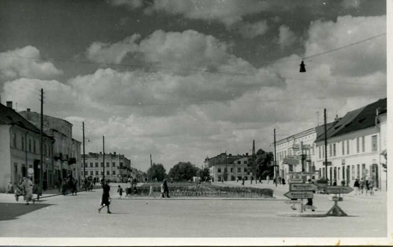 Centrum Tomaszowa, 1943 r.  Niby nic złego się nie dzieje,...
