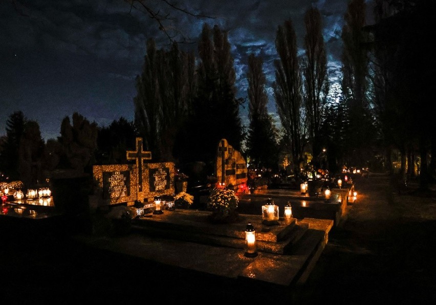Rząd ogłosił zamknięcie cmentarzy od soboty 30.10.2020....