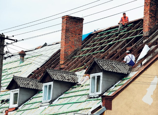 Azbest - cichy zabójca - ma być w Polsce całkowicie usunięty z budynków do 2032 roku