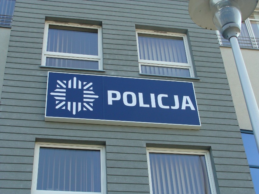 Policja w Zduńskiej Woli ma już logo na budynku