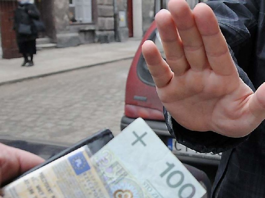 Tomasz D. wręczył 50 złotych łapówki policjantowi z Włocławka. Jest akt oskarżenia 