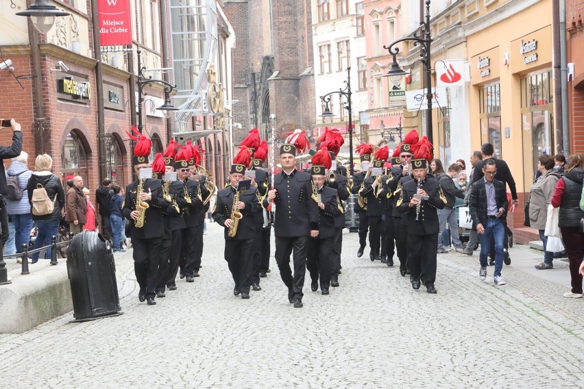 Orkiestry dęte zagrały na 60 - lecie KGHM w Legnicy, zobaczcie zdjęcia