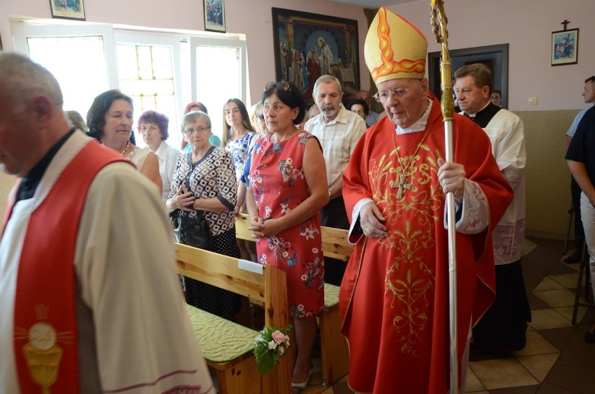 Arcybiskup senior Władysław Ziółek z wizytą w Oleśniku. Mieszkańcy świętowali jubileusz kaplicy [ZDJĘCIA]