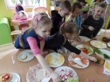 Słowino: Edukacja i przygotowanie zdrowych kanapek przez przedszkolaków [ZDJĘCIA]