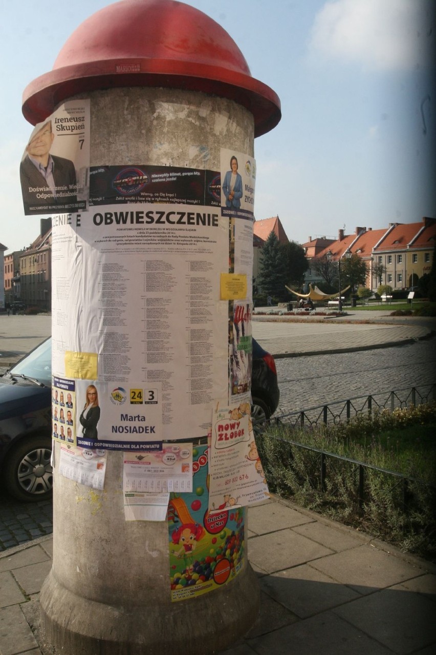 Wodzisław jest zaklejony plakatami i bilbordami