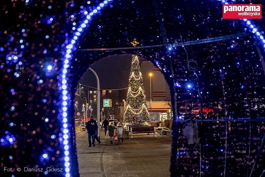 Wałbrzych: Piaskowa Góra i Rynek w świątecznej iluminacji [ZDJĘCIA]