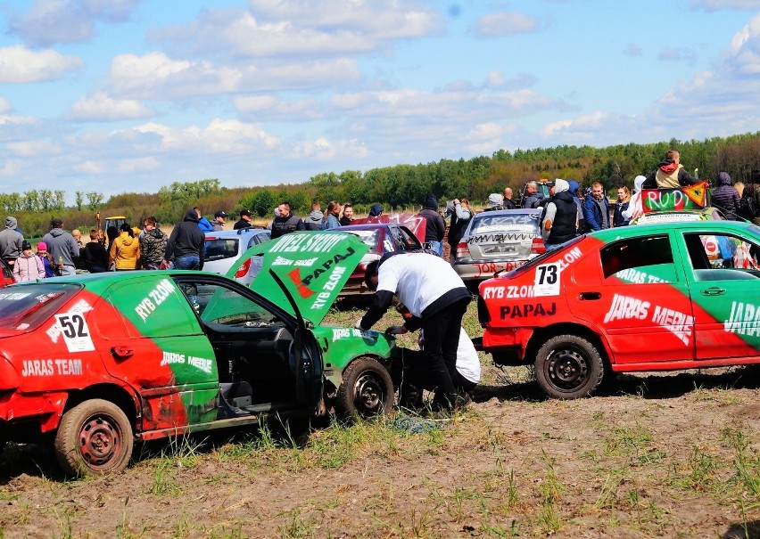 W Słońsku pod Inowrocławiem odbyła się impreza IV Wrak Race,...