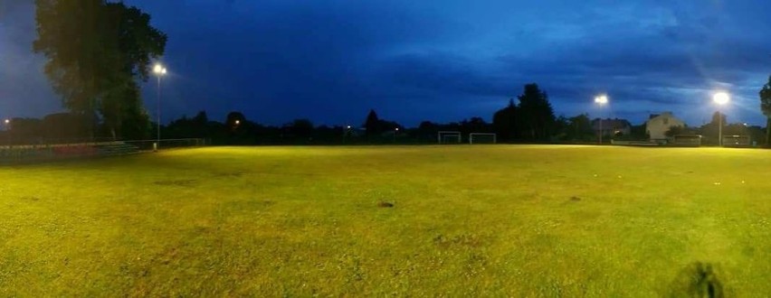 Kluby z Brzeźnicy, Pustkowa i Pustyni mają boiska z nowym oświetleniem. Zawodnicy mogą trenować nawet późną porą
