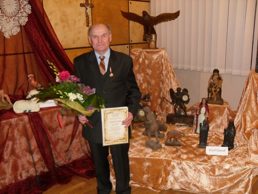Rzeźbiarz Józef Gaweł z Libiąża doceniony przez ministra