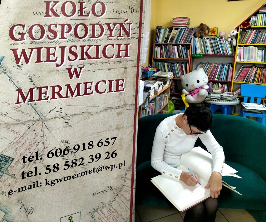 Słodki Wieczór Poezji w bibliotece gminy Lubichowo