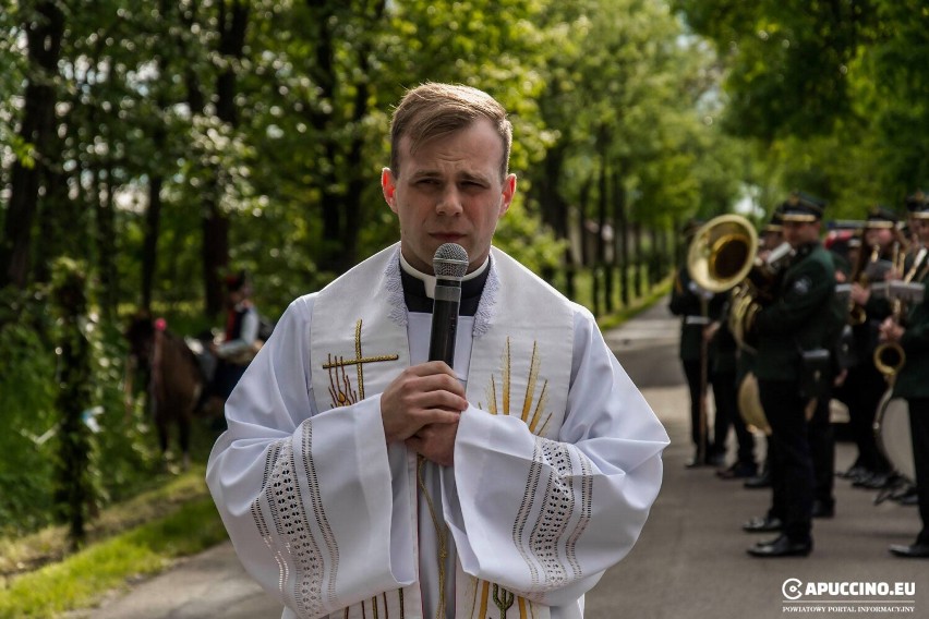 Powitanie nowo wyświęconego księdza Jana Kurka w Porębie...