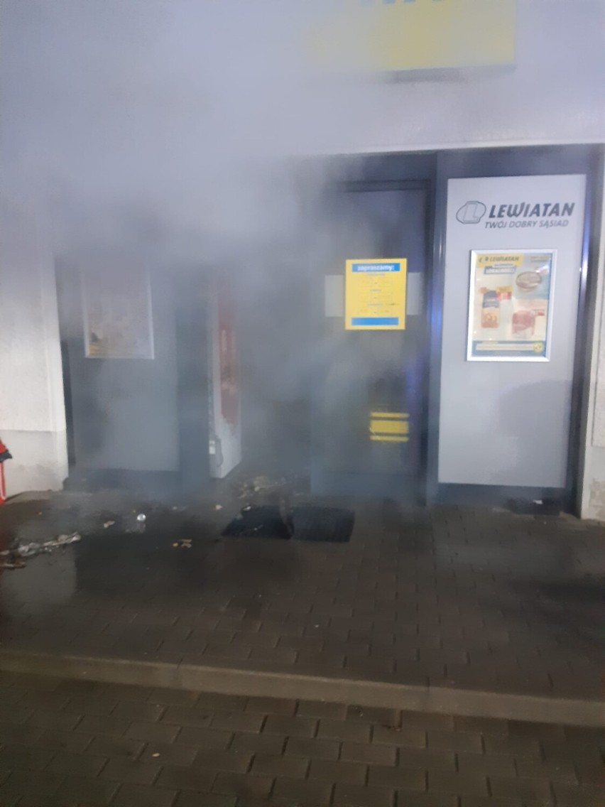 Spłonęło całe wyposażenie sklepu w Pomieczynie.