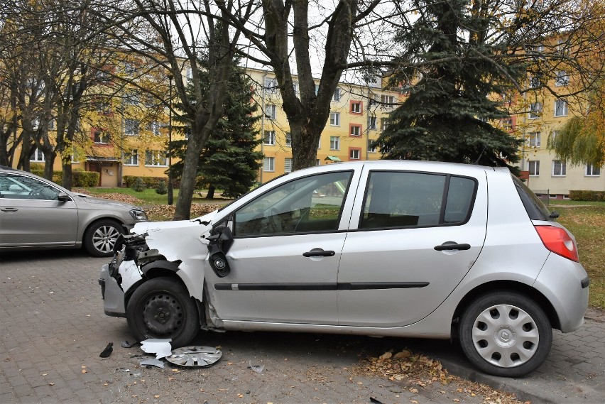 Chełm. To był szalony rajd pijanego 51- latka. Jadąc ulicą uszkodził 10 aut. Zobacz zdjęcia