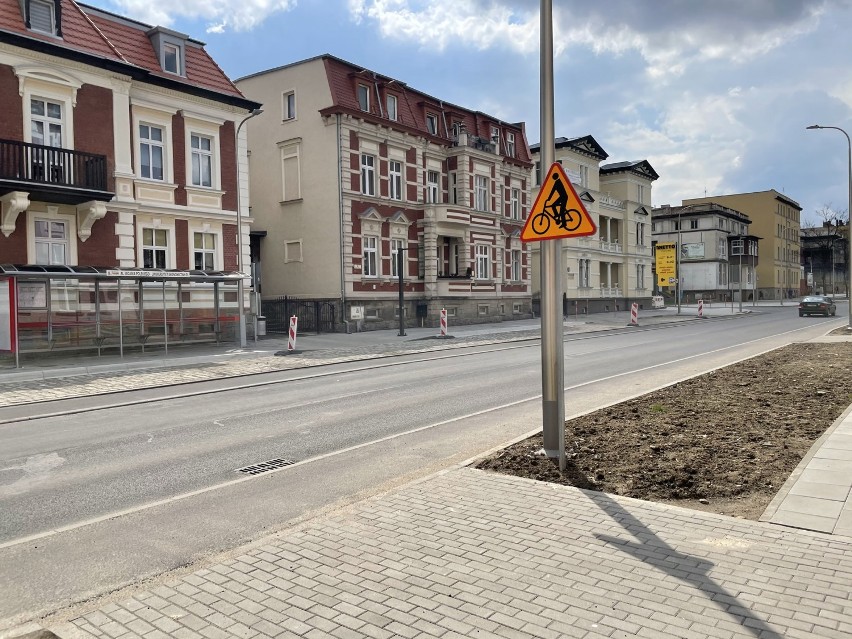 Aleja Wojska Polskiego coraz piękniejsza. Remont ważnej ulicy w Jeleniej Górze zmierza ku końcowi