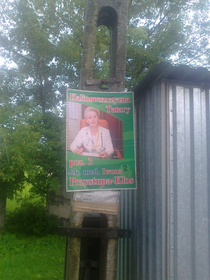 Pozostałości po wyborach samorządowych. Na LSMie można spotkać plakaty wyborcze Izabeli Sierakowskiej.