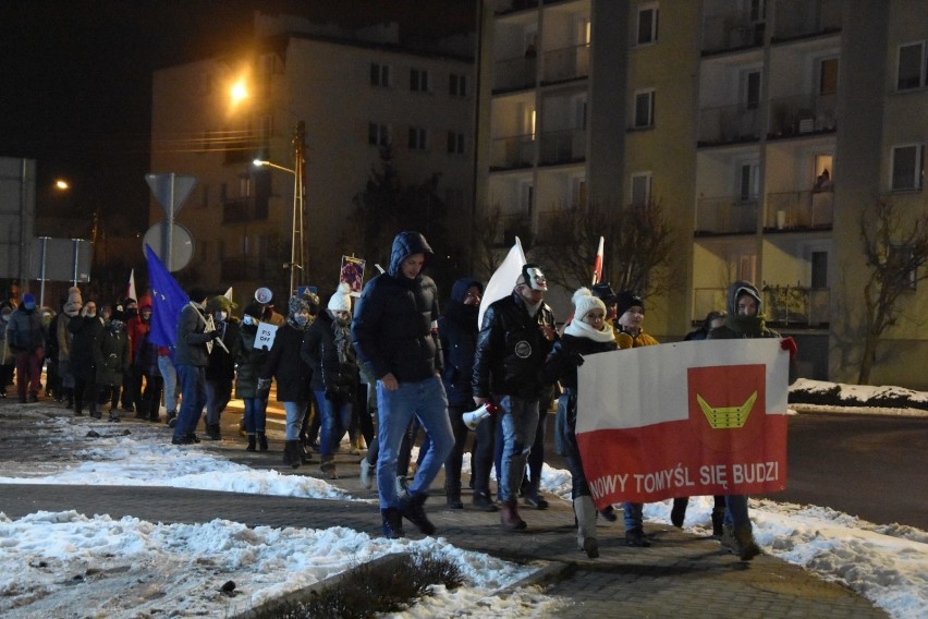 Nowy Tomyśl. Protestujący wyszli na ulice. Tym razem zjednoczyli się przeciwko partii rządzącej