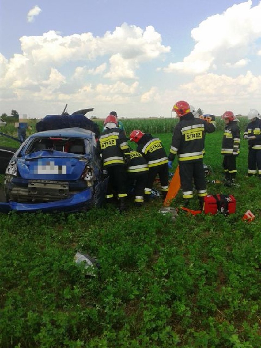 Nowy Folwark - Wypadek. Kobieta uwięziona w aucie