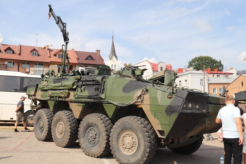 Grajewo. Najnowocześniejszy sprzęt zaprezentowany podczas pikniku militarnego z okazji obchodów Święta Wojska Polskiego