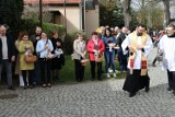 Święconka w kościele pod wezwaniem Najświętszego Zbawiciela w Pleszewie. Każdy koszyczek został poświęcony