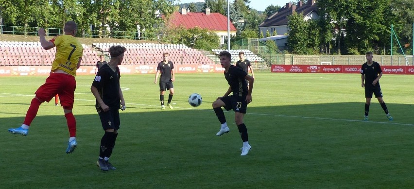 Korona Kielce wygrała z Górnikiem Zabrze 2:1 w Centralnej Lidze Juniorów. Pierwszy gol padł w 19 sekundzie [AKTUALIZACJA, WIDEO, ZDJĘCIA]