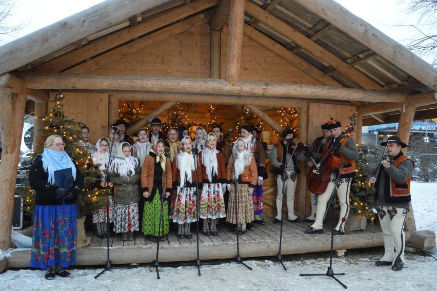 Zakopane gotowe na święta. Otwarto szopkę bożonarodzeniową [ZDJĘCIA]