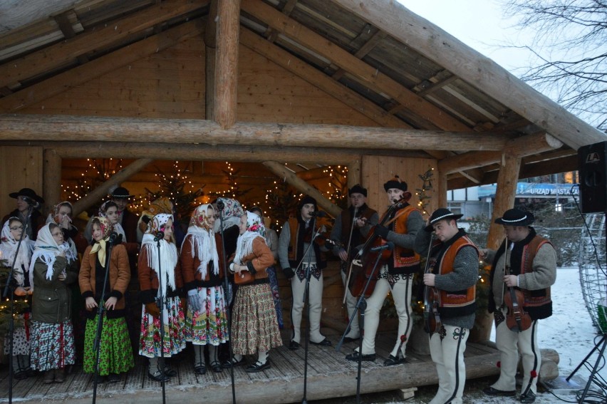 Zakopane gotowe na święta. Otwarto szopkę bożonarodzeniową [ZDJĘCIA]