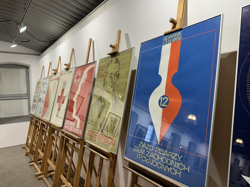 W Fabryce Sztuk w Tczewie można oglądać grafiki i plakaty...