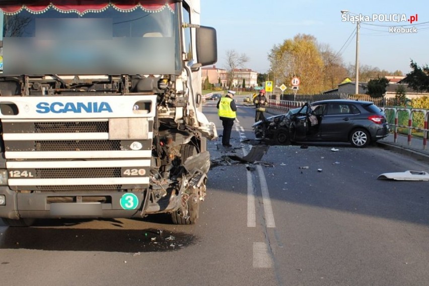 Biała: Osobowy citroen zderzył się z ciężarówką [FOTO]