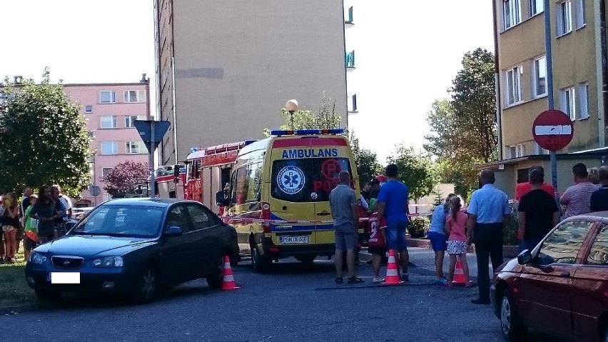 Gniezno: pożar w wieżowcu na Winiarach. 5-latek w szpitalu! [FOTO] [AKTUALIZACJA]