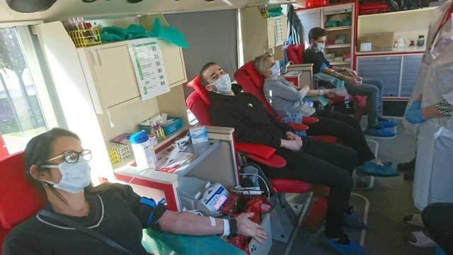 Do akcji poboru krwi w Żninie zgłaszają się liczni członkowie miejscowego Klubu Honorowych Krwiodawców im. dr. Andrzeja Hoffmanna. Tak jest każdego miesiąca