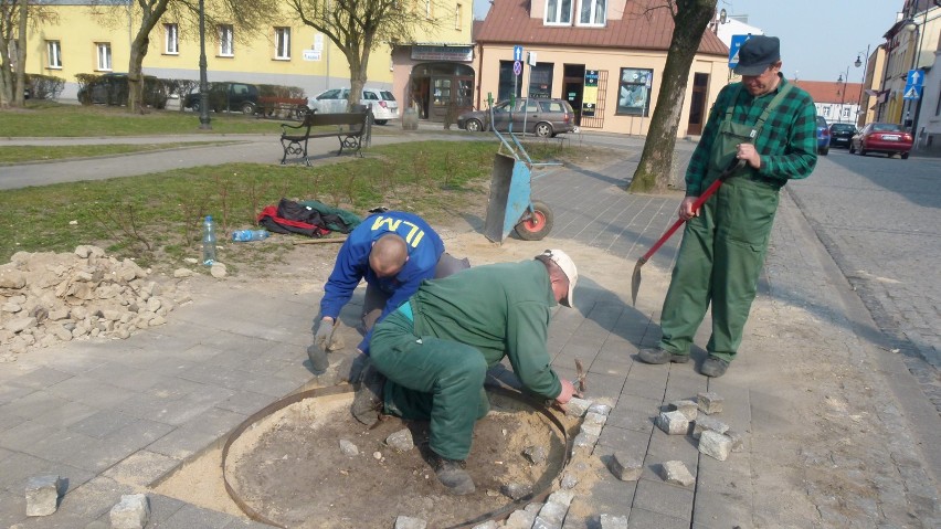 Wymienią zapadniętą kostkę brukową na Placu Kościuszki w Łęczycy