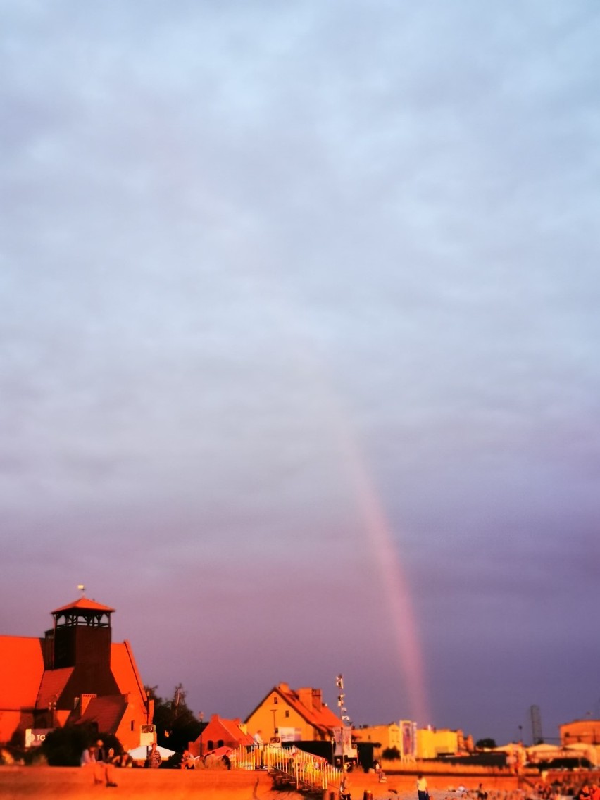 Foto Powiat Pucki. Hel: z jednej strony zachód słońca, z...