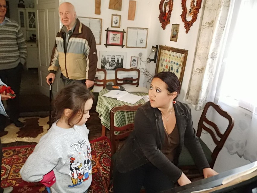 Pianistka Man LI Szczepańska i jej córka Awaz LIia w Muzeum...