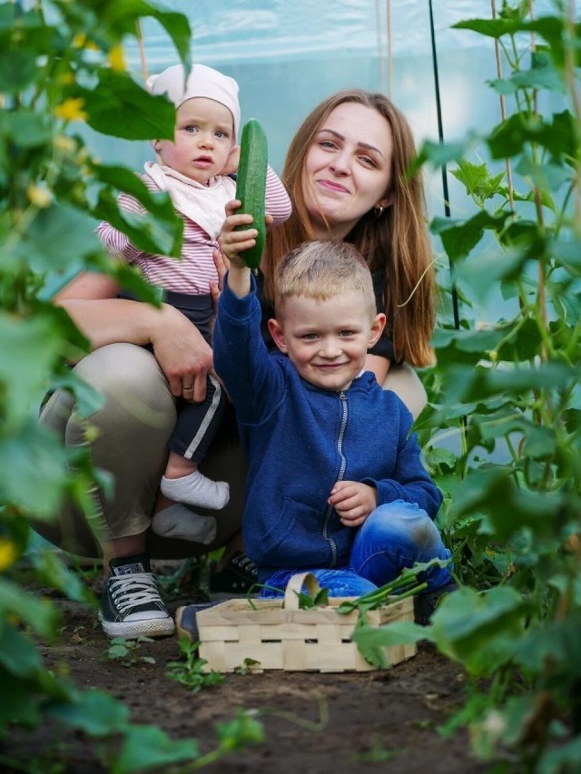 Marika Bernaciak z córką Lidią i synem Nikodemem