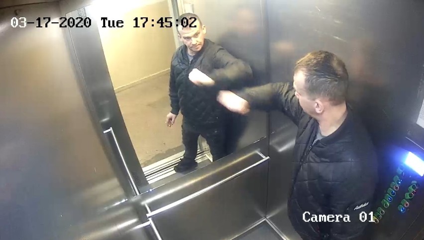 Policja w Elblągu szuka mężczyzny, który uszkodził panel sterowania windą w bloku przy al. Grunwaldzkiej