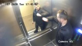 Policja w Elblągu szuka mężczyzny, który uszkodził panel sterujący windą w bloku przy al. Grunwaldzkiej [wideo]