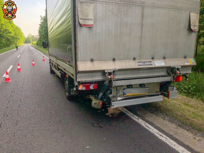 Zderzenie dwóch pojazdów na drodze między Ostrowiną a Brzezinką