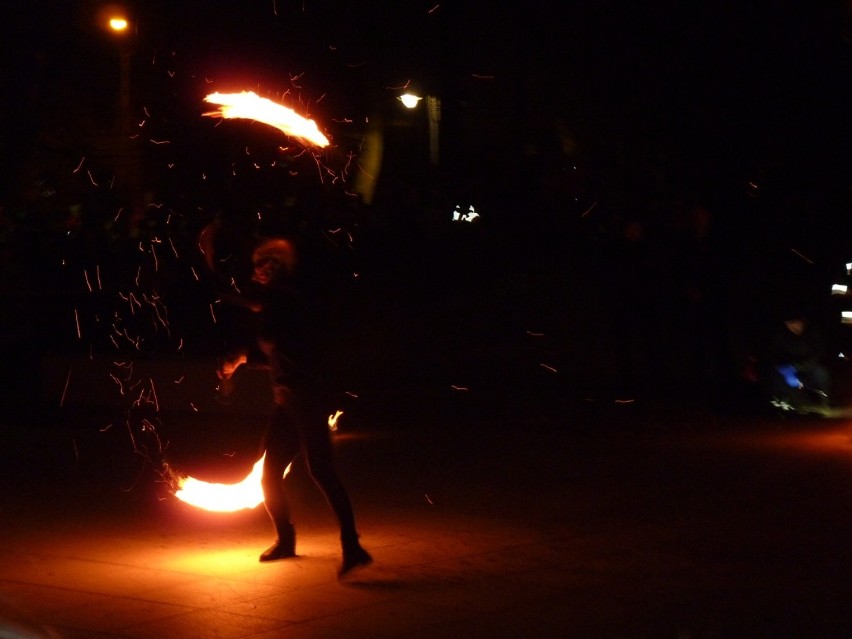 Radomsko WOŚP 2020: Światełko do nieba. Pokaz Fireshow [ZDJĘCIA, FILM]