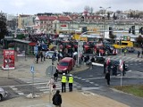 Lublin. Kilkadziesiąt ciągników wyjechało na ulice. Trwa protest Agrounii. Zobacz zdjęcia